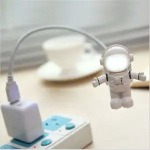 ノベルティ宇宙飛行士宇宙飛行士USB省電力LED調整可能なナイトライトランプ、コンピューター読書灯用スイッチ付き