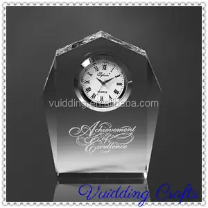 个性化的手工切割水晶时钟为婚礼纪念品