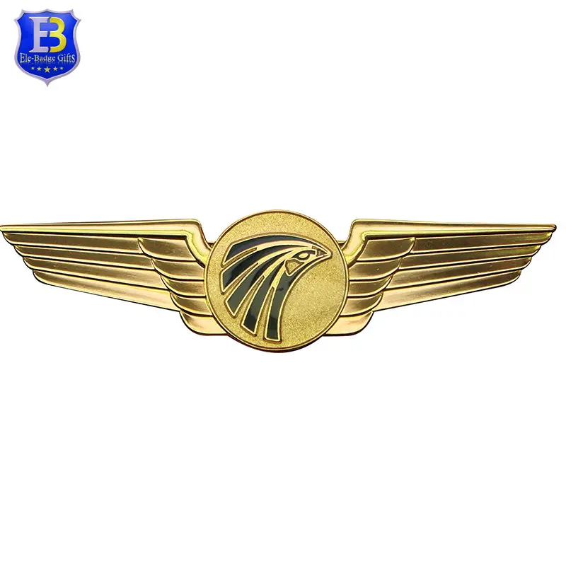 מכירה ישירה במפעל מתכת מותאמת אישית באיכות גבוהה מצופה זהב כנף מטוס דש pin תג