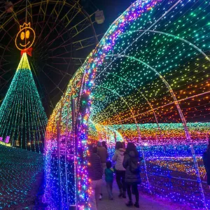 Outdoor lange tunnel van kerstverlichting voor vakantie tijd decoratie displays