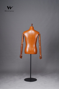Nuevo Maniquí de Torso Masculino de Medio Cuerpo en Cuero PU - Product Image 4