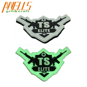 Tùy chỉnh 3D chất lượng cao phát sáng trong bóng tối mềm cao su PVC vá - Product Image 1