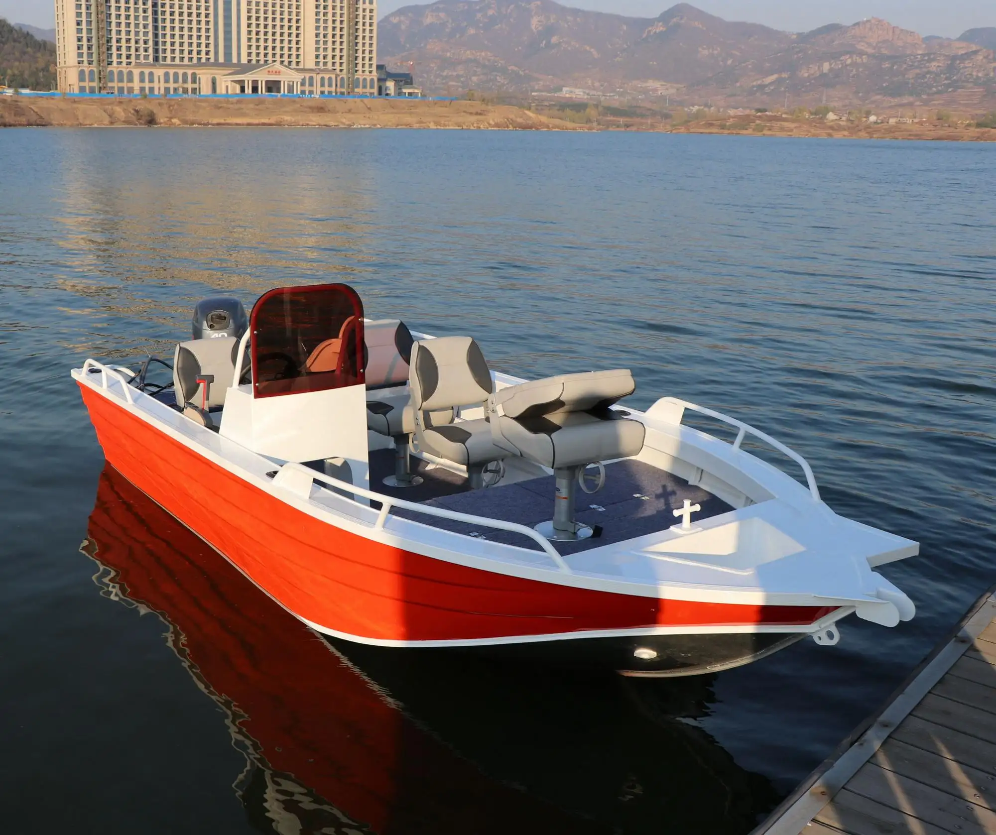 Barcos de pesca de aluminio elegantes, consola lateral de 5m