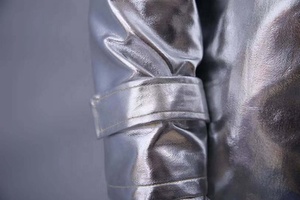 Combinaison de <span class=keywords><strong>pompier</strong></span> résistante au feu en feuille d'aluminium aluminisée résistante à la chaleur jusqu'à 1000°C - Product Image 3