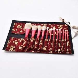 Juego de 12 Brochas de Maquillaje Rojo Rubí con Bolsa de Tela, Elegantes Herramientas de Maquillaje Rojas - Product Image 1