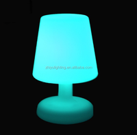 Lampe de Table LED en plastique, sans fil, pour chambre à coucher, café, bon marché