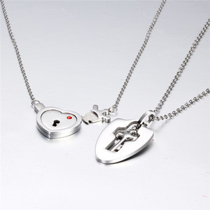 2 PCS nuevos accesorios de moda corona de acero inoxidable en forma de corazón medallón COLLAR COLGANTE clave para pareja - Product Image 3
