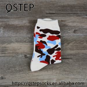 Camuflaje al por mayor del deporte de la aduana que funciona los calcetines digitales de la impresión - Product Image 6