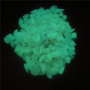 Grün farbige glow in <span class=keywords><strong>the</strong></span> dark glas chips für garten - Product Image 1