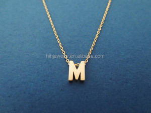 Ciondolo Lettera M Ultimo Modello in Acciaio Inossidabile Design Alfabetico Piccolo Ciondolo Lettera M Dorato - Product Image 2