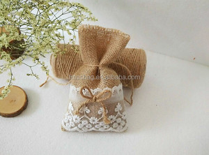 Petit sac à cordon en toile de <span class=keywords><strong>jute</strong></span> imprimé moderne personnalisé Pochette en mousseline de <span class=keywords><strong>jute</strong></span> en toile écologique avec <span class=keywords><strong>dentelle</strong></span> - Product Image 5