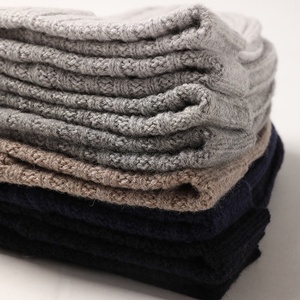 <span class=keywords><strong>Bonnet</strong></span> en cachemire pur 100% tricot torsadé côtelé avec logo brodé personnalisé hommes femmes bonnets d'hiver en <span class=keywords><strong>laine</strong></span> mérinos et cachemire chapeau - Product Image 5