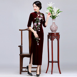 Robe de banquet brodée à la main pour femmes, de haute qualité, style traditionnel chinois, coupe ajustée, robe élégante pour dames - Product Image 4