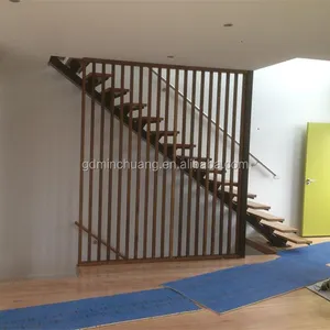 Escalier intérieur en bois en acier avec clôture en bois marche d'escalier en bois