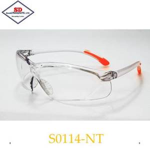 ANSI Z87.1 y CE EN166 Gafas de seguridad estándar Lentes de policarbonato Gafas antivaho para una protección ocular efectiva - Product Image 3