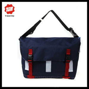 Dark blue red <span class=keywords><strong>White</strong></span> Men's Vogue pattern European <span class=keywords><strong>off</strong></span> the shoulder canvas bags - Product Image 1