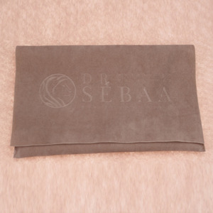 Özel kabartmalı logo takı paket ambalaj eko kadife çanta takı yüzük ambalaj için süet mikrofiber takı kılıfı flap ile - Product Image 6