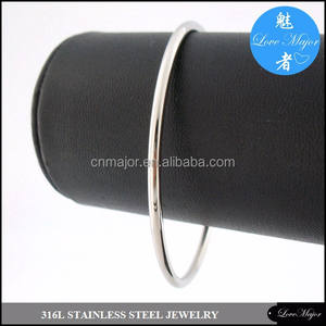 Classico braccialetto <span class=keywords><strong>rigido</strong></span> in acciaio inossidabile di gioielli di moda con diametro di 66 mm - Product Image 3