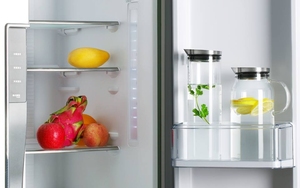 เหยือกน้ำแก้วโบโรซิลิเกตสูง 1300 มล. ยี่ห้อซามาโดโย พร้อมฝาปิดสแตนเลส สำหรับใช้ในบ้านและสำนักงาน - Product Image 2