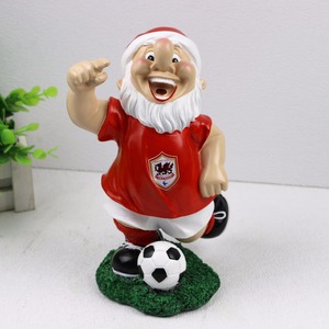 Figurines <span class=keywords><strong>de</strong></span> gnomes <span class=keywords><strong>de</strong></span> football en résine personnalisées en gros, gnome <span class=keywords><strong>de</strong></span> <span class=keywords><strong>jardin</strong></span> - Product Image 2