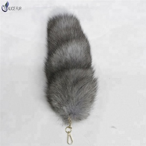 ALICEFUR Ciondolo per Borsa in <span class=keywords><strong>Pelliccia</strong></span> di <span class=keywords><strong>Volpe</strong></span> Blu Argento di Alta Qualità, <span class=keywords><strong>Pelliccia</strong></span> Naturale Grezza Spessa e Soffice per Portachiavi - Product Image 3