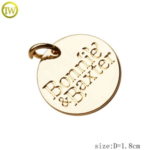 Breloques de bijoux en alliage, pendentifs logo dorés, étiquettes rondes à lettres, accessoires de mode pour bracelets et décoratifs pour vêtements, vente en gros - Product Image 2