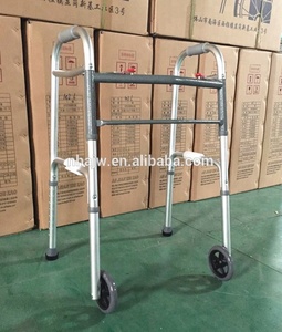 Deambulatore Pieghevole in Alluminio Regolabile in Altezza con Ruote per Uso Interno, Capacità 75kg, Ausilio per la Deambulazione AJ-904C - Product Image 2