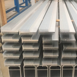 Usine de profils d'extrusions en aluminium de dissipateur thermique perforé CNC, panneaux solaires de dissipateur thermique en aluminium argenté noir anodisé par revêtement en poudre - Product Image 6