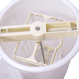 Équipement d'apiculture <span class=keywords><strong>Extracteur</strong></span> de <span class=keywords><strong>miel</strong></span> manuel en plastique à 2 cadres - Product Image 5