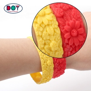 Pulsera <span class=keywords><strong>de</strong></span> silicona <span class=keywords><strong>de</strong></span> goma con logotipo y forma <span class=keywords><strong>de</strong></span> flor, brazalete personalizable, para <span class=keywords><strong>la</strong></span> <span class=keywords><strong>amistad</strong></span> - Product Image 3