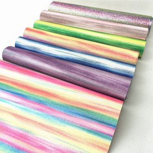 By the Yard <span class=keywords><strong>Tissu</strong></span> synthétique à rayures arc-en-ciel scintillant en faux <span class=keywords><strong>cuir</strong></span> pour la fabrication de sacs à nœud - Product Image 1