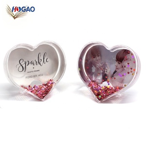 Chine gros acrylique OEM personnalisé nouveauté cadeaux photo insérer cadre photo drôle acrylique coeur forme neige eau globe - Product Image 3