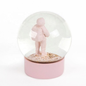 100mm Pink Resin Astronaut Inner View Schneekugel Geschenke Souvenirs für Promotion Resin Globe Kit Custom - Product Image 4