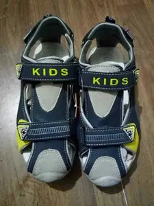 Gran venta calzado tipo sandalia zapato infantil zapatillas económicas (servicio en español disponible)