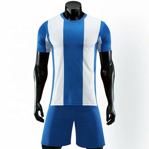 Uniforme de Fútbol Personalizado con Sublimación Completa, Camiseta y Pantalones Cortos con Rayas Azules - Product Image 2