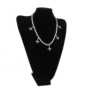 Collana da uomo con catena cz da tennis con pendente a croce rovesciata in oro hip-hop da uomo - Product Image 3