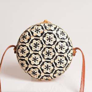 Mini sac de plage en rotin élégant de style dame, fourre-tout rond, bandoulière avec poignée, nouveau design en paille de bambou pour l'été et l'automne - Product Image 5