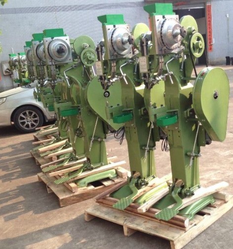 Выгодная цена Китай завод производство автоматическая тормозная колодка заклепки машина, алюминиевая лестница заклепки машина