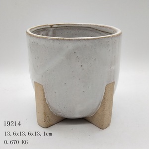 Vasi e Fioriere <span class=keywords><strong>con</strong></span> Design Goffrato a Motivo Regolare / Vaso per Piante da Interno <span class=keywords><strong>con</strong></span> <span class=keywords><strong>Gambe</strong></span> in Argilla - Product Image 2