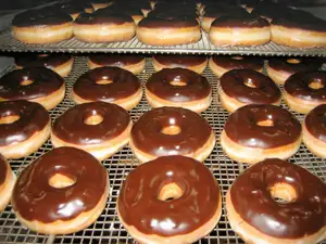 Kommerziellen Schokolade Donut Vereisung, Der Maschine