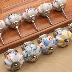 Alibaba chine fabricant coloré peint à la main ronde <span class=keywords><strong>porcelaine</strong></span> en céramique cabinet poignées <span class=keywords><strong>de</strong></span> <span class=keywords><strong>porte</strong></span> pour meubles - Product Image 2