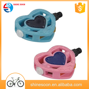 Pédales de vélo en forme de coeur en plastique coloré PP pièces de rechange de pédale de vélo pour enfants vélo Scooter cyclisme - Product Image 2