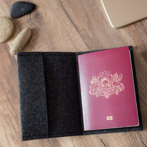 Cartera de viaje de fieltro personalizada, funda de pasaporte de fieltro - Product Image 4