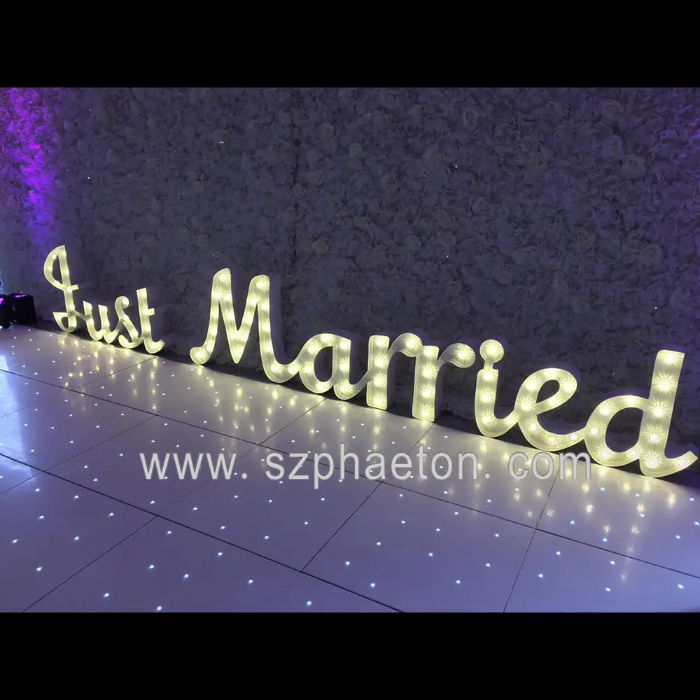 Hochzeits dekoration im Freien Riesen kursiv gerade verheiratet beleuchtete Festzelt Buchstaben