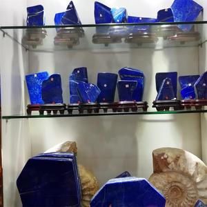 Lastra in piedi di <span class=keywords><strong>lapislazzuli</strong></span> <span class=keywords><strong>blu</strong></span> con pietre semipreziose naturali all'ingrosso per la decorazione - Product Image 2