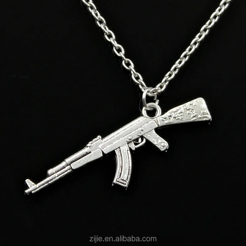 2017 Yiwu vente chaude à la main en argent plaqué mitraillette ak-47 pendentif collier personnalisé tour de cou en métal mode