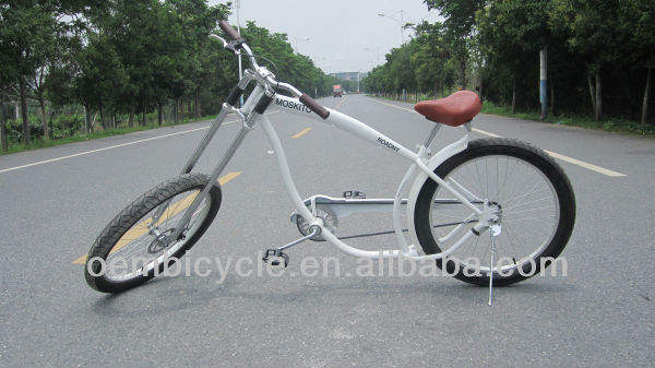 カラフルなフレームの大人のチョッパー自転車ビーチクルーザーバイクと