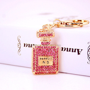 Botella de <span class=keywords><strong>Perfume</strong></span> con diamantes de imitación para hombre y mujer, llavero de aleación, accesorios, colgante, llavero, dijes - Product Image 3