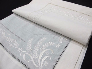 Literie en coton brodée à la main - Product Image 3