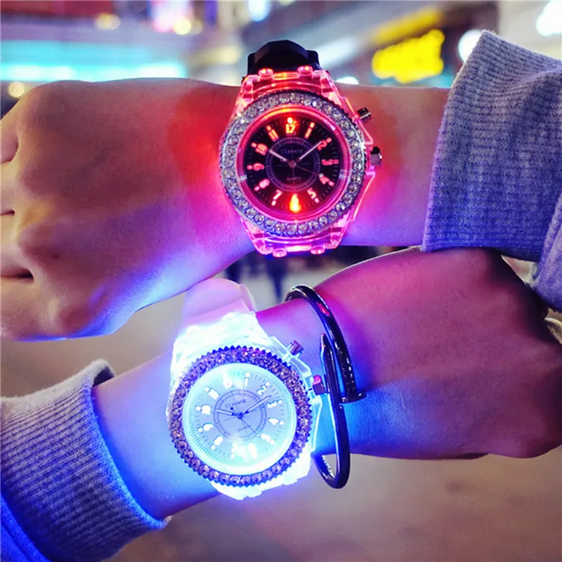 Lichtgevende Horloge Vrouwen Led Digitaal Horloge Mannen Waterdicht 30M Kleurrijke Glow Met Siliconen Band Knipperend Horloge